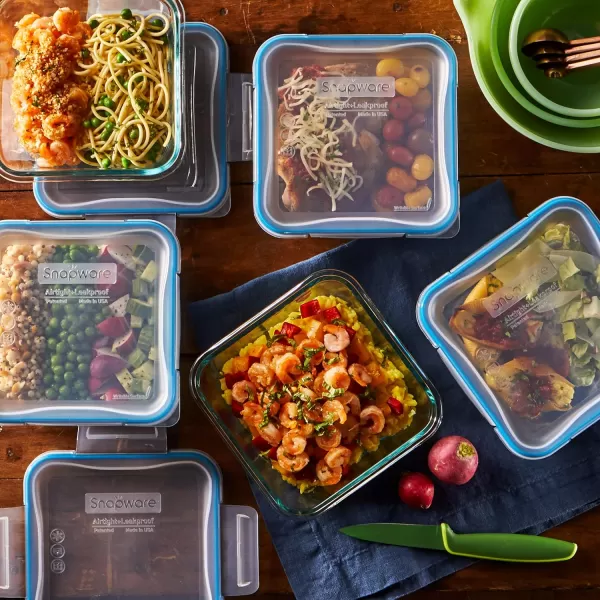 Snapware Total Solution 10-PC  Square Glass Food Storage Container Set with Plastic Lids, Medium Size Set of 4-Cups, BPA-Free Lids with Locking Tabs, Microwave, Dishwasher, and Freezer Safe