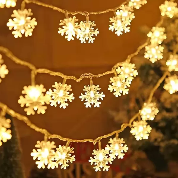 Dazzle Bright Christmas Snowflakes String Lights 100 LED 49FT Waterproof Christmas Lights Plug in with 8 Modes for Indoor Outdoor Holiday Wedding Party Xmas Tree Garden Decorations WhiteWarm White