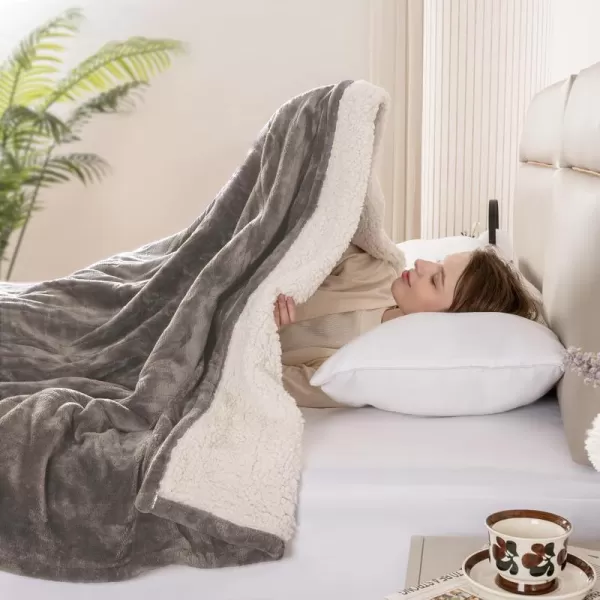 Bearhug Electric Heated Blanket Heating Blanket Throw Szie 50quot x 60quot Warm Blanket Heated Blanket Gift Reversible Faux Fur ampamp Sherpa 6 Heating Levels ampamp 4H Auto Off OverHeat Protect ETL CertificationTaupe