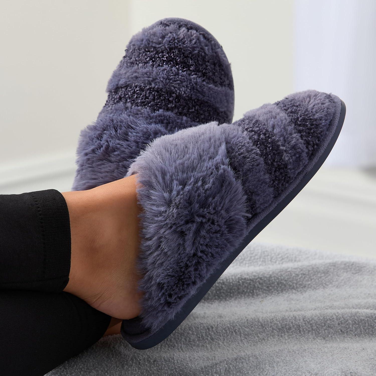 imageFruit of the Loom Womens SlipperBlue