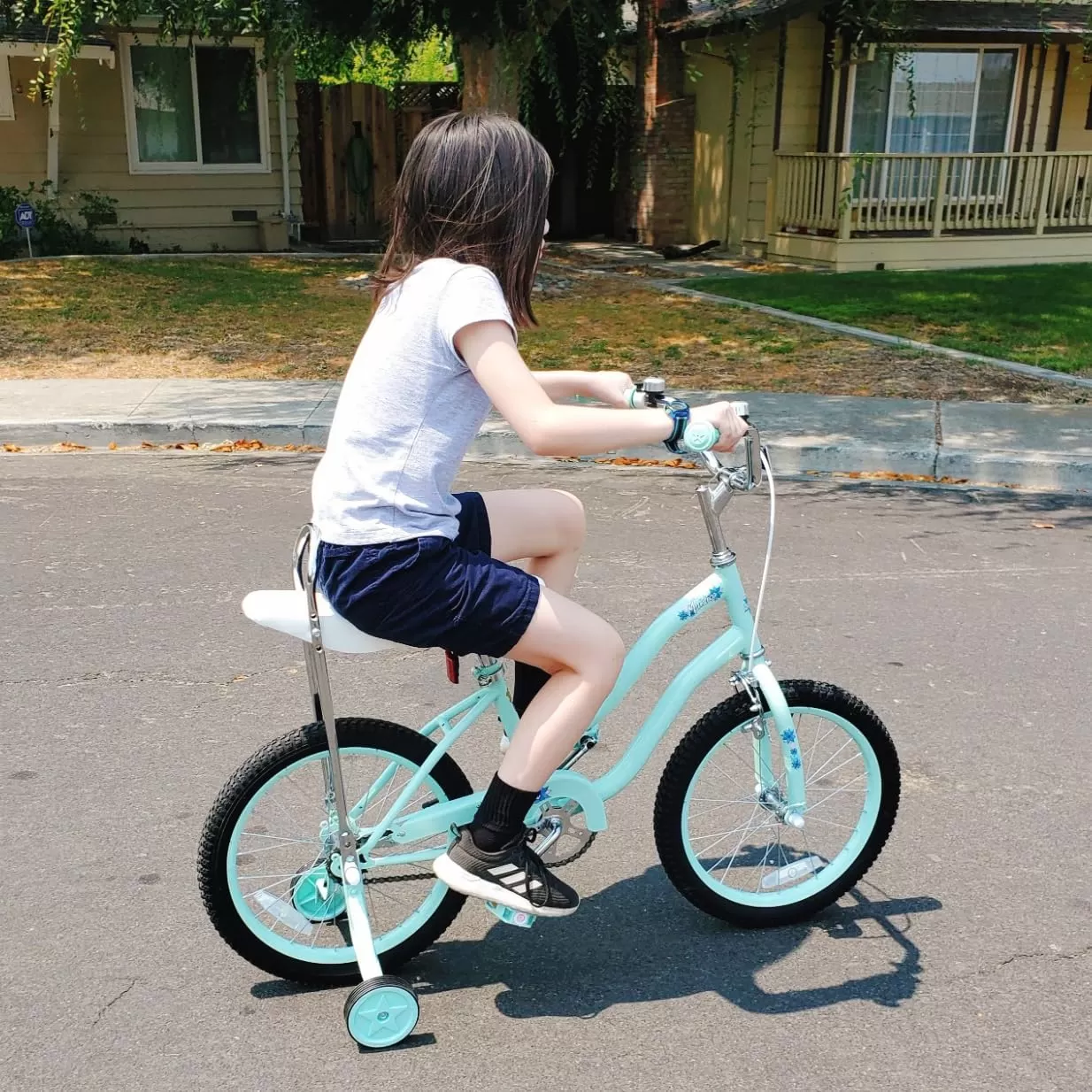 JOYSTAR 20 Inch Girls Bike with Training Wheels Banana Seat Bike for Girls Ages 7 12 Years Old Kids Girls Bicycle with Front Handbrake and Coaster Brakes Kickstand Included Green JOYSTAR