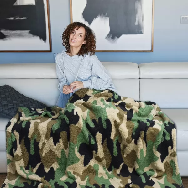 Catalonia Camo Sherpa Throw Blanket Fuzzy Snuggle Blanket for Camping Traveling Couch Bed Super Soft Light Weight Reversible All Season Use 50x60 inchesGreen Camo