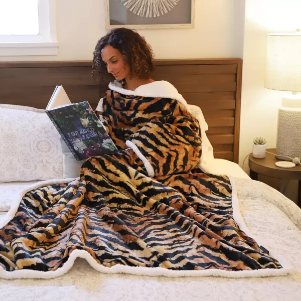 Catalonia Sherpa Wearable Blanket with Sleeves Arms Super Soft Warm Comfy Large Fleece Plush Sleeved TV Throws Wrap Robe Blanket for Adult Women and MenStandard Pocket Tiger