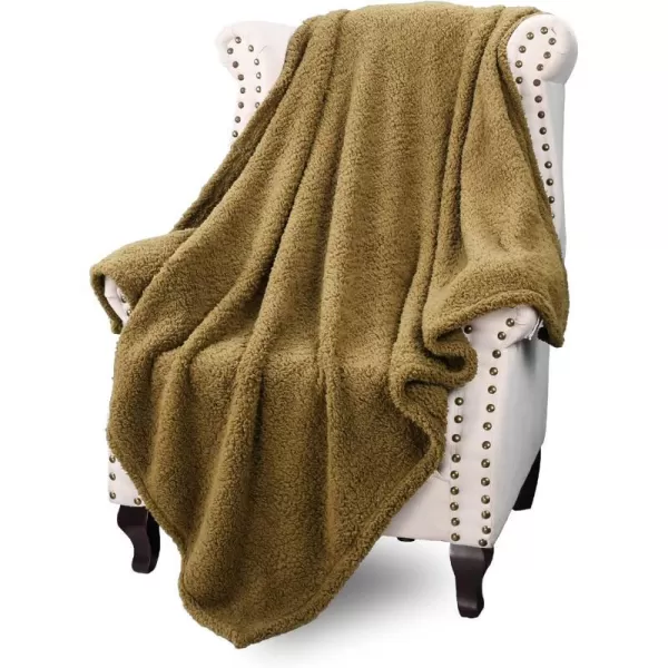 Catalonia Camo Sherpa Throw Blanket Fuzzy Snuggle Blanket for Camping Traveling Couch Bed Super Soft Light Weight Reversible All Season Use 50x60 inchesGreen