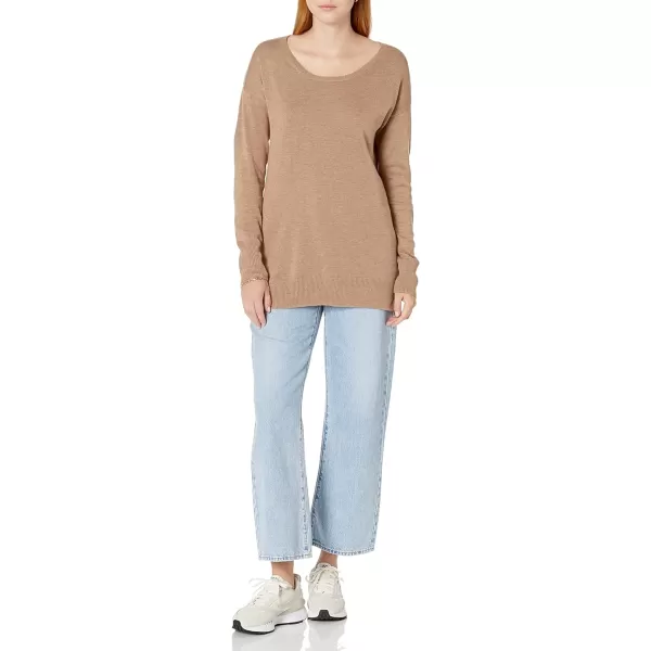 Amazon Essentials Womens Lightweight LongSleeve ScoopNeck Tunic Sweater Available in Plus SizeCamel Heather