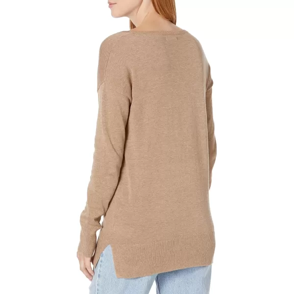 Amazon Essentials Womens Lightweight LongSleeve ScoopNeck Tunic Sweater Available in Plus SizeCamel Heather