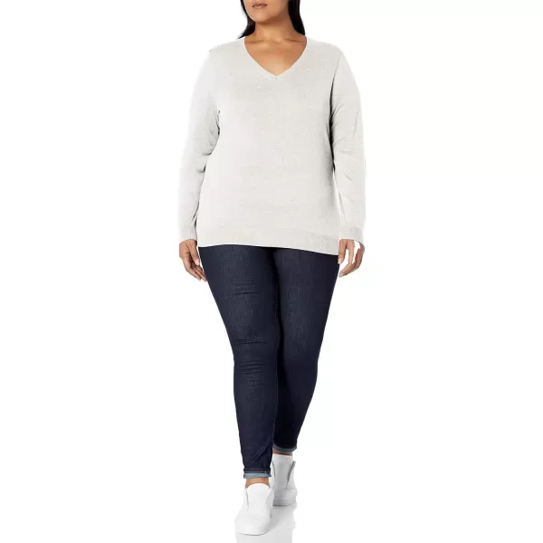 Amazon Essentials Womens ClassicFit Lightweight LongSleeve VNeck Sweater Available in Plus SizeWhite