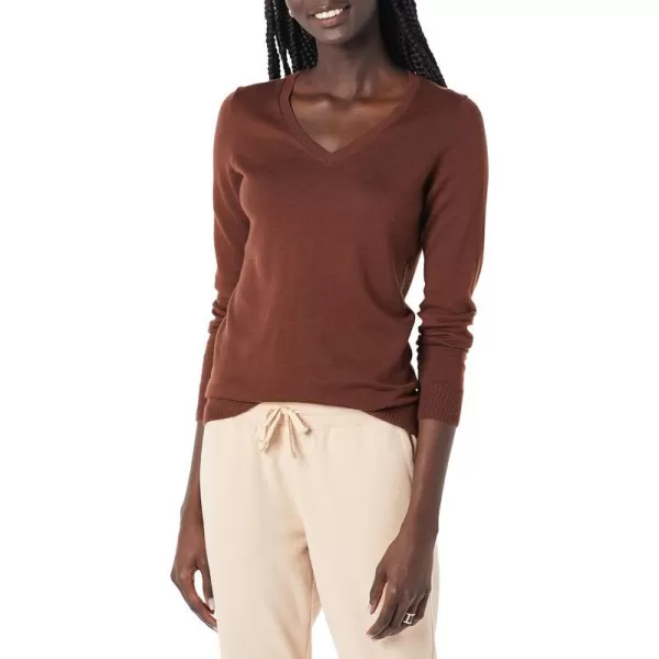 Amazon Essentials Womens ClassicFit Lightweight LongSleeve VNeck Sweater Available in Plus SizeToffee Brown