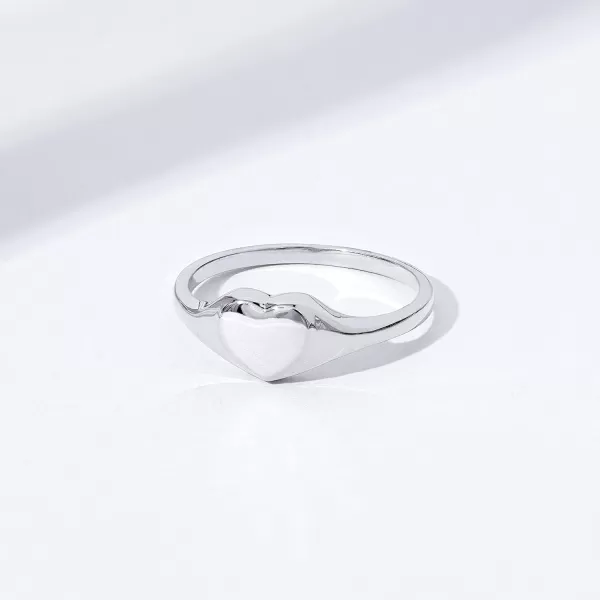 Amazon Essentials 14K Plated Sterling Silver Round Signet RingSilver 5 Heart