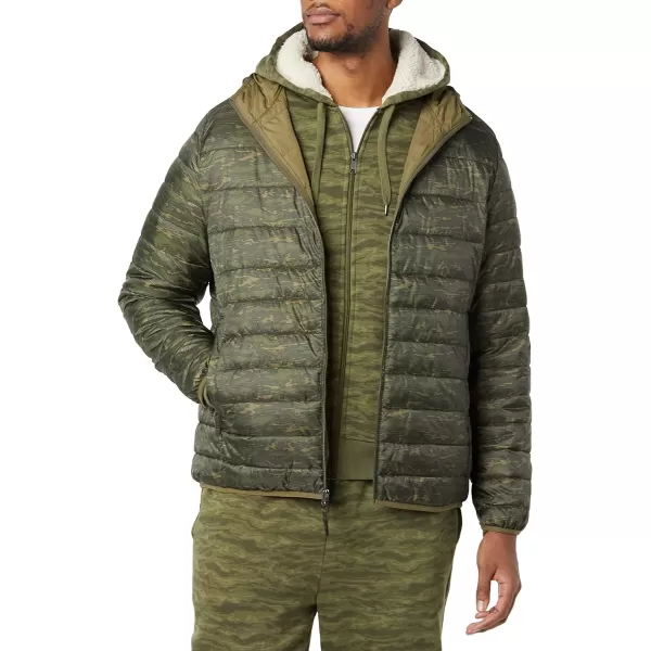 Amazon Essentials Mens Lightweight WaterResistant Packable Hooded Puffer JacketGreen Camo