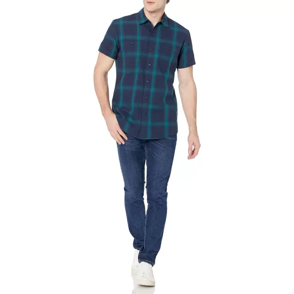 Amazon Essentials Mens RegularFit ShortSleeve Poplin ShirtNavy Gradient Stripes