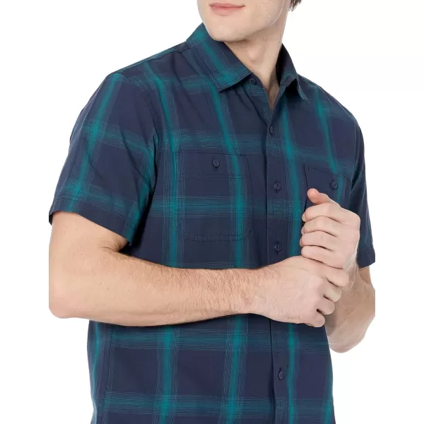 Amazon Essentials Mens RegularFit ShortSleeve Poplin ShirtNavy Gradient Stripes
