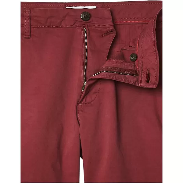 Amazon Essentials Mens SlimFit 5 FlatFront Comfort Stretch Chino Short Previously GoodthreadsBurgundy