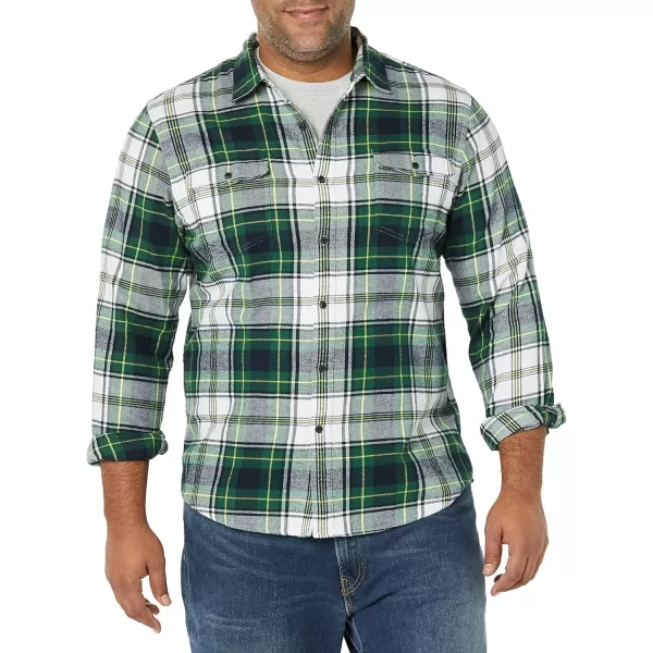 Amazon Essentials Mens SlimFit LongSleeve TwoPocket Flannel ShirtGreenIvory Plaid