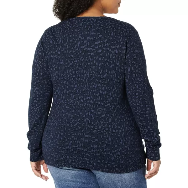 Amazon Essentials Womens ClassicFit Lightweight LongSleeve VNeck Sweater Available in Plus SizeBlack Navy Cheetah