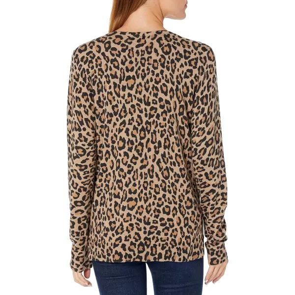 Amazon Essentials Womens ClassicFit Lightweight LongSleeve VNeck Sweater Available in Plus SizeCamel Cheetah