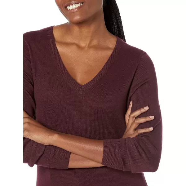 Amazon Essentials Womens ClassicFit Lightweight LongSleeve VNeck Sweater Available in Plus SizeDark Burgundy