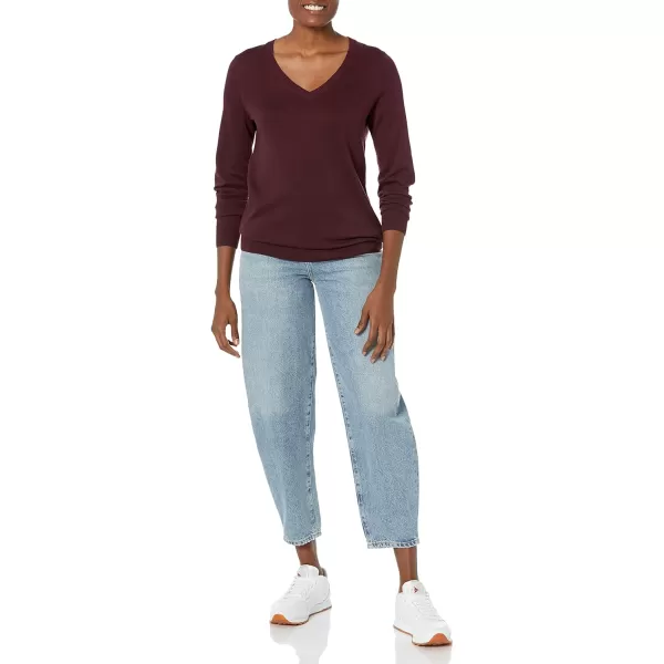 Amazon Essentials Womens ClassicFit Lightweight LongSleeve VNeck Sweater Available in Plus SizeDark Burgundy