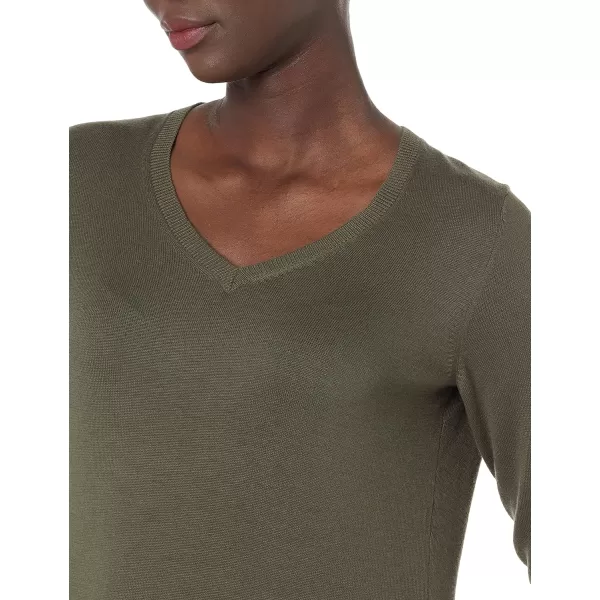 Amazon Essentials Womens ClassicFit Lightweight LongSleeve VNeck Sweater Available in Plus SizeDark Olive Heather