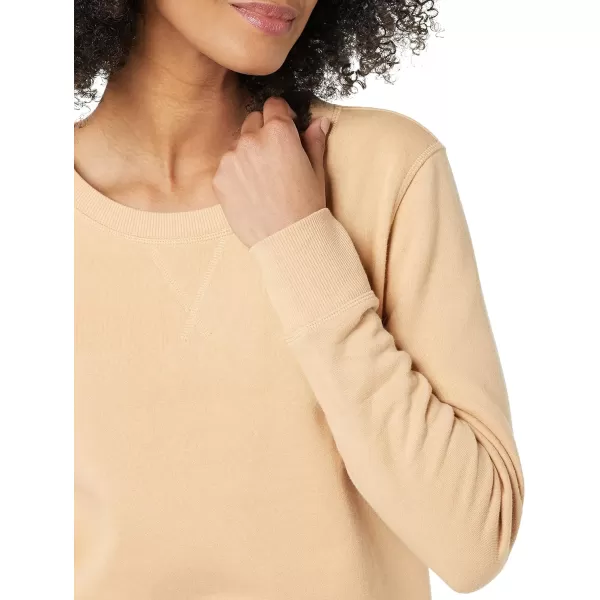 Amazon Essentials Womens Fleece Crewneck Sweatshirt Available in Plus SizeLight Camel