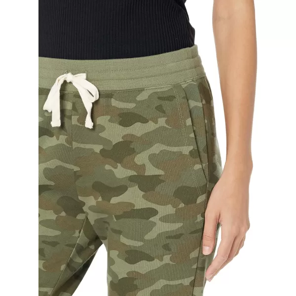 Amazon Essentials Womens French Terry Fleece Jogger Sweatpant Available in Plus SizeGreen Camo