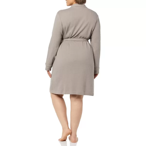 Amazon Essentials Womens Lightweight Waffle MidLength Robe Available in Plus SizeSmokey Grey