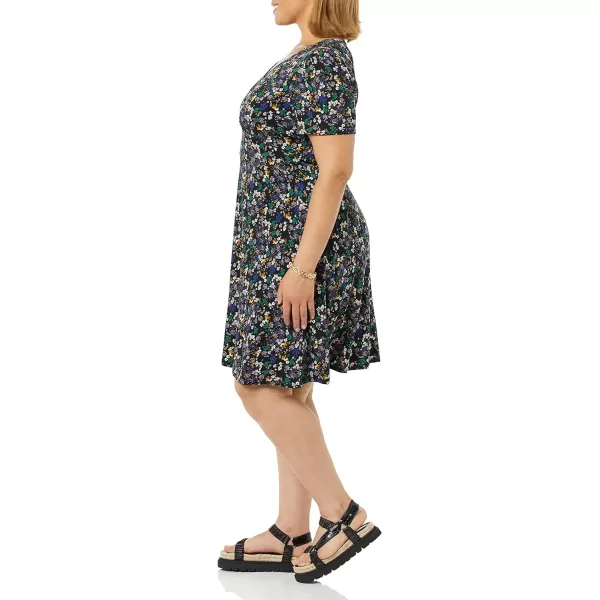 Amazon Essentials Womens Short Sleeve VNeck Gathered Fit and Flare DressBlack Ditsy Floral