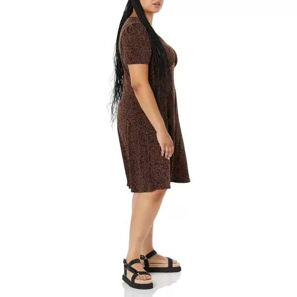 Amazon Essentials Womens Short Sleeve VNeck Gathered Fit and Flare DressDark Toffee Brown Cheetah