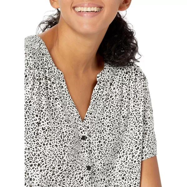 Amazon Essentials Womens ShortSleeve Woven BlouseBlack White Animal Print