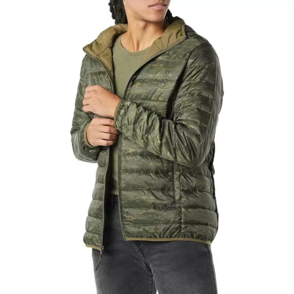 Amazon Essentials Mens Lightweight WaterResistant Packable Hooded Puffer JacketGreen Camo