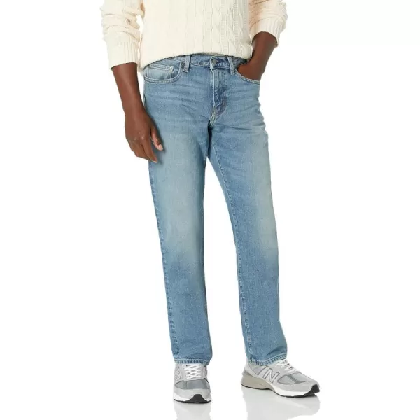 Amazon Essentials Mens StraightFit Stretch JeanLight Wash