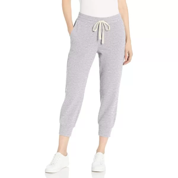 Amazon Essentials Womens French Terry Fleece Capri Jogger Sweatpant Available in Plus SizeLight Grey Heather