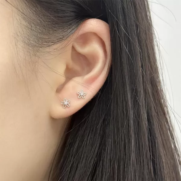 18G Daisy Flower Stud Cartilage Earrings for Women Girls 925 Sterling Silver CZ Tiny Cute Floral 3mm Ball Barbell Screw Back Studs Sleeper Tragus Post Hypoallergenic Piercing Body Jewelry GiftsSilver