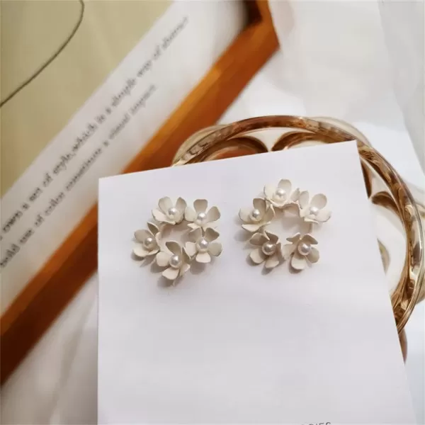 Delicate Flower Wreath Earrings for Women Girls 925 Sterling Silver Post Baking Enameled Faux Pearl Small Daisy Studs Earring Elegant Wedding Birthday Party Retro Y2K Jewelry Gifts WhiteDelicate Flower Wreath Earrings for Women Girls 925 Sterling Silver Post Baking Enameled Faux Pearl Small Daisy Studs Earring Elegant Wedding Birthday Party Retro Y2K Jewelry Gifts White