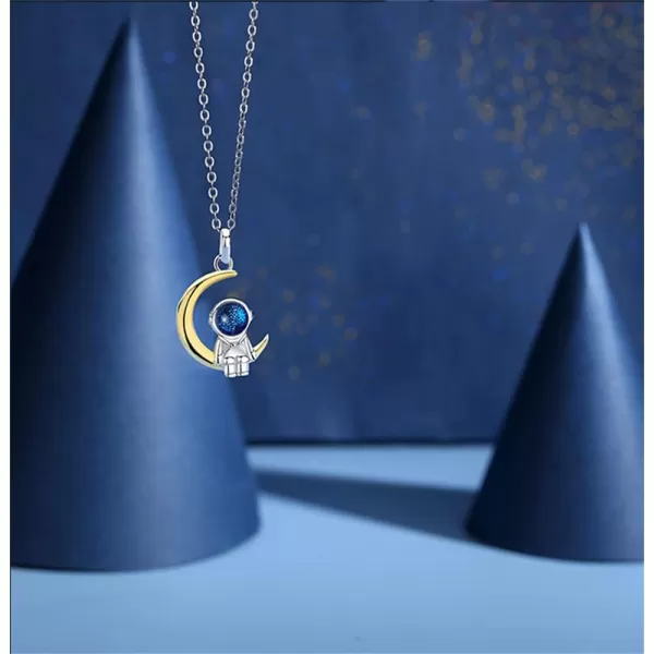 Dtja Moon Astronaut Pendant Necklace for Women Girls Silver Plated Unisex Adjustable Link Chain Cute Charm Couple Friends Necklaces Unique Birthday Valentine Jewelry Souvenir Giftwith Moon