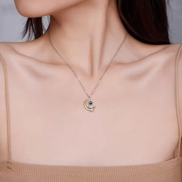 Dtja Moon Astronaut Pendant Necklace for Women Girls Silver Plated Unisex Adjustable Link Chain Cute Charm Couple Friends Necklaces Unique Birthday Valentine Jewelry Souvenir Giftwith Moon