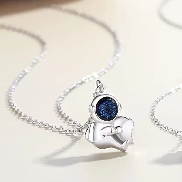 Dtja Moon Astronaut Pendant Necklace for Women Girls Silver Plated Unisex Adjustable Link Chain Cute Charm Couple Friends Necklaces Unique Birthday Valentine Jewelry Souvenir GiftSpaceman