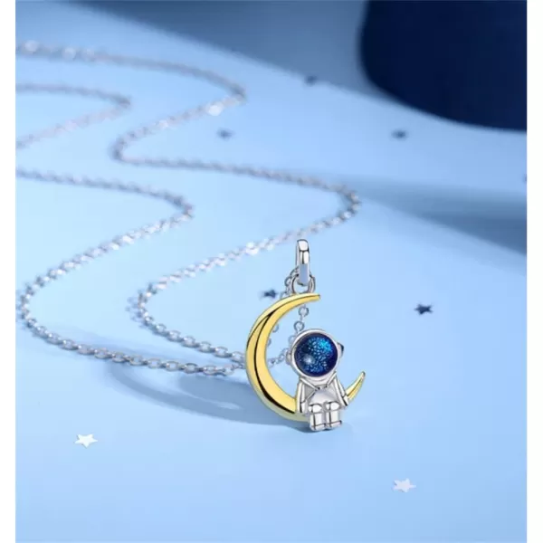Dtja Moon Astronaut Pendant Necklace for Women Girls Silver Plated Unisex Adjustable Link Chain Cute Charm Couple Friends Necklaces Unique Birthday Valentine Jewelry Souvenir Giftwith Moon