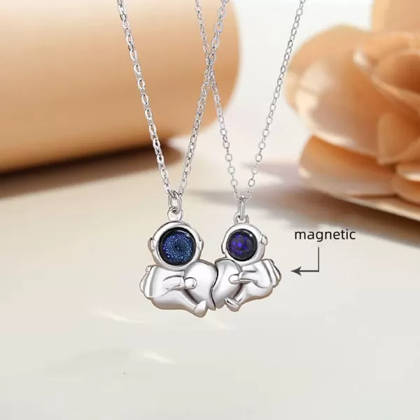 Dtja Moon Astronaut Pendant Necklace for Women Girls Silver Plated Unisex Adjustable Link Chain Cute Charm Couple Friends Necklaces Unique Birthday Valentine Jewelry Souvenir GiftSpaceman