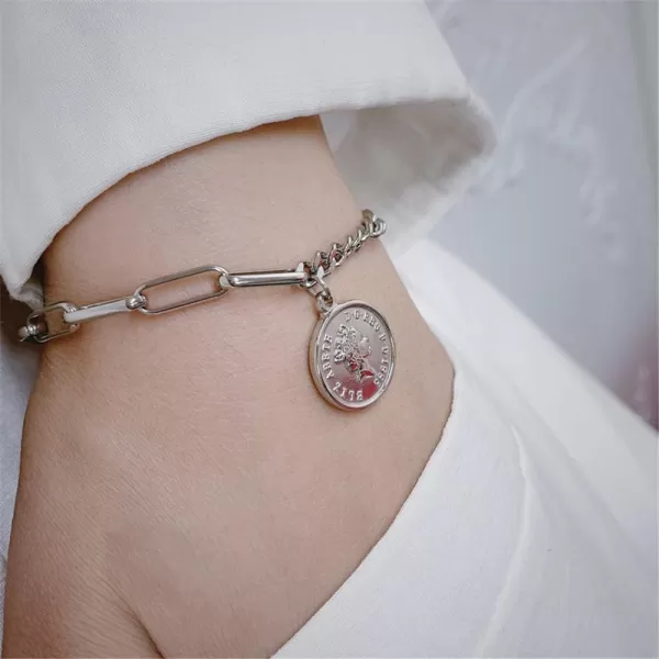Fashion Link Charm Coin Bracelet for Women Stainless Steel Asymmetrical Toggle Chain Queen Elizabeth Goddess Worship Celebrity Medallion Keepsake Dainty Jewelry Silver