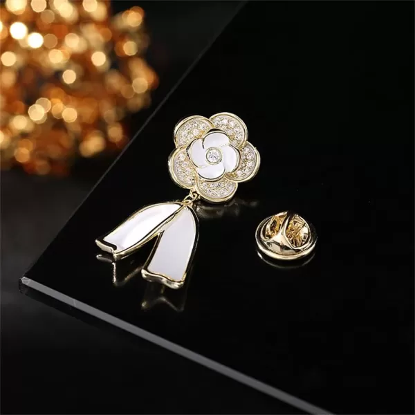 Rhinestone Camellia Flower Brooch Pin for Women Girls Gold Plated Dainty Cute Enamel Blossom Ribbon Lapel Pins Elegant Wedding Birthday Anniversary Jewelry Gift Souvenir WhiteRhinestone Camellia Flower Brooch Pin for Women Girls Gold Plated Dainty Cute Enamel Blossom Ribbon Lapel Pins Elegant Wedding Birthday Anniversary Jewelry Gift Souvenir White