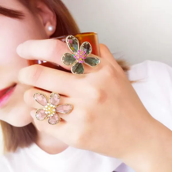 Dtja Shiny Crystal Flower Statement Ring for Women Girls Gold Plated Bling CZ Delicate Lightweight Adjustable Expandable Open Wrap Finger Rings Comfort Fit Boho Y2K Jewelry Wedding Birthday ChristmasPink