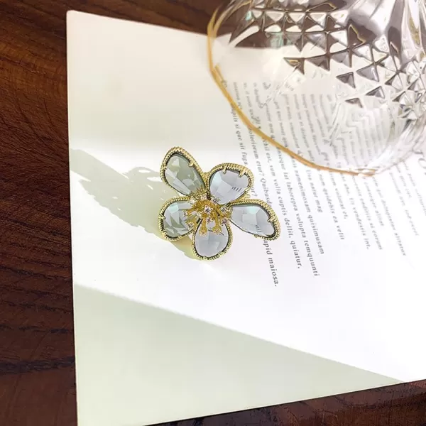 Dtja Shiny Crystal Flower Statement Ring for Women Girls Gold Plated Bling CZ Delicate Lightweight Adjustable Expandable Open Wrap Finger Rings Comfort Fit Boho Y2K Jewelry Wedding Birthday ChristmasGrey
