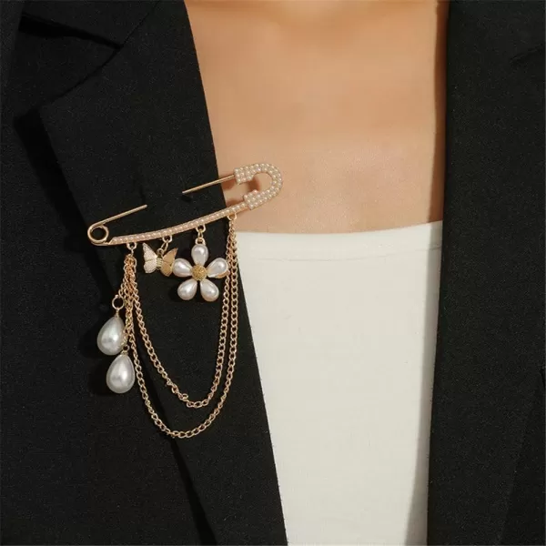 Elegant Shell Pearl Flower Butterfly Brooch Pin for Women Girls Gold Tone Vintage Teardrop Shaped Imitation Pearls Tassel Chain Drop Dangle Lapel Pins Sweater Shawl Dress Accessories Birthday Wedding Christmas Jewelry GiftElegant Shell Pearl Flower Butterfly Brooch Pin for Women Girls Gold Tone Vintage Teardrop Shaped Imitation Pearls Tassel Chain Drop Dangle Lapel Pins Sweater Shawl Dress Accessories Birthday Wedding Christmas Jewelry Gift