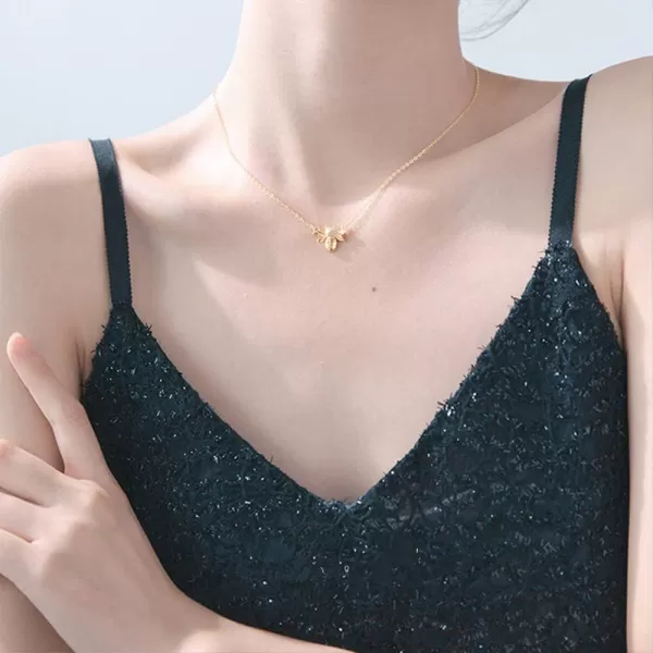 Bee Gold Coin Honeycomb Pendant Choker Necklace for Women Teen Girls S925 Sterling Silver Dainty Crystal CZ Diamond Queen Bee Bumble Bee Hive BFF Necklace Long Chain Cute Animal Charm Jewelry GiftBee