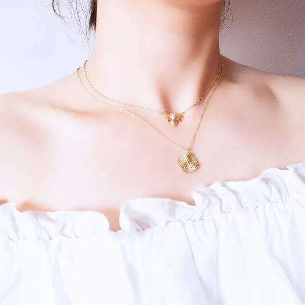 Bee Gold Coin Honeycomb Pendant Choker Necklace for Women Teen Girls S925 Sterling Silver Dainty Crystal CZ Diamond Queen Bee Bumble Bee Hive BFF Necklace Long Chain Cute Animal Charm Jewelry GiftBee