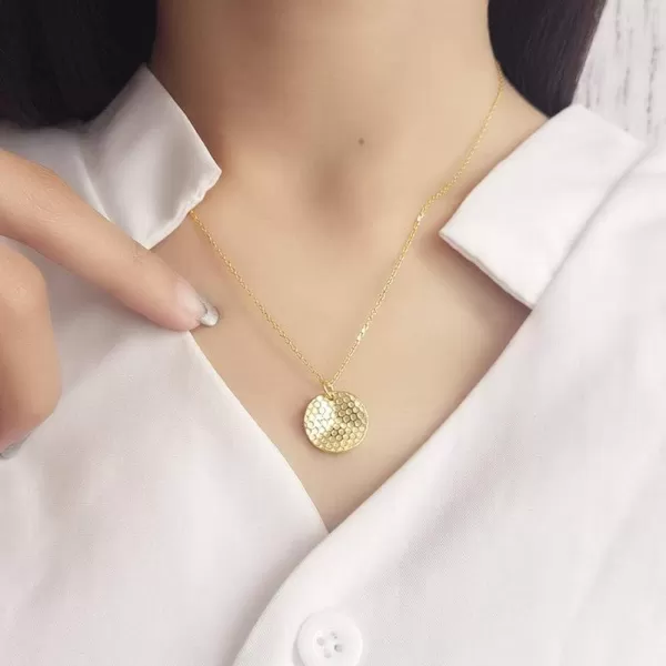 Bee Gold Coin Honeycomb Pendant Choker Necklace for Women Teen Girls S925 Sterling Silver Dainty Crystal CZ Diamond Queen Bee Bumble Bee Hive BFF Necklace Long Chain Cute Animal Charm Jewelry GiftHoneycomb