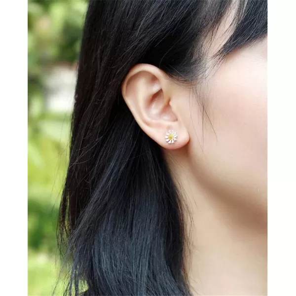 Cute Daisy Earrings Tiny Cartilage Stud Earrings for Women Teen Girls Sterling Silver 14K Gold Plated Pierced Ear Small Flower Leaf Cluster Stud Studs Post Pin Earrings Hypoallergenic Boho Jewelry95mm
