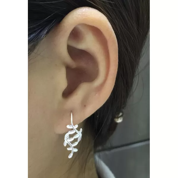 Elegant Oliva Leaf Dangle Drop Clip Earrings for Women Girls S925 Sterling Silver 18K White Gold Plated Fashion Dainty Cartilage Stud Hypoallergenic Jewelry Gifts for Mother Best Friend BirthdayElegant Oliva Leaf Dangle Drop Clip Earrings for Women Girls S925 Sterling Silver 18K White Gold Plated Fashion Dainty Cartilage Stud Hypoallergenic Jewelry Gifts for Mother Best Friend Birthday