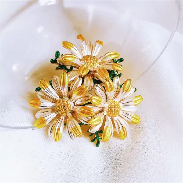 Gold Daisy Flower Brooch Pin for Women Men Fashion Cute Sunflower Leaf Brooches Lapel Pins Elegant Dress Accessories Jewelry Boutonniere Corsage for Hat Bag Suit Tie Gift Wedding Birthday Fathers DayGold Daisy Flower Brooch Pin for Women Men Fashion Cute Sunflower Leaf Brooches Lapel Pins Elegant Dress Accessories Jewelry Boutonniere Corsage for Hat Bag Suit Tie Gift Wedding Birthday Fathers Day